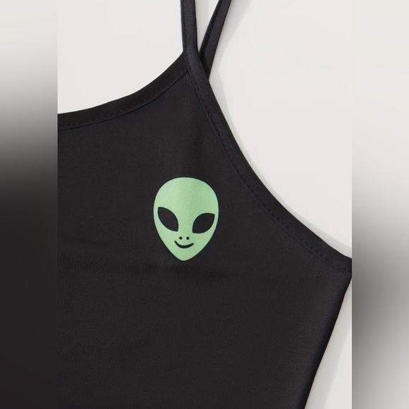 Womens Plus 2pc Black Green Alien Cropped Tank & Shorts Pajama Set - Picture 4 of 13